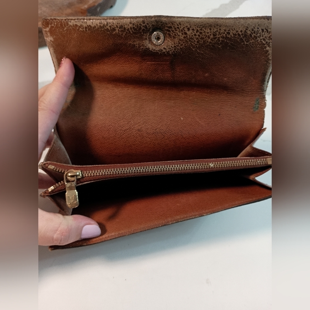 Authentic Vintage Louis Vuitton Monogram Sarah long Wallet - Picture 9 of 15